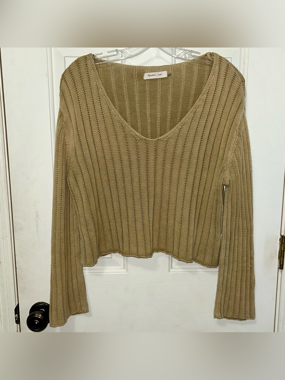 Mustard Seed Knit tan wide v-neck Cropped Sweater Size Small